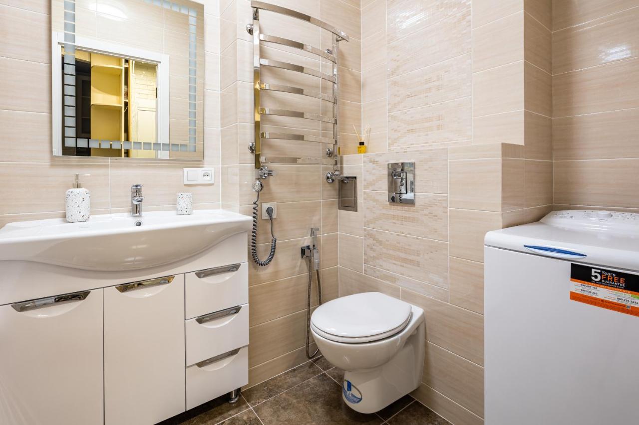 Avalon Time Apartment Lviv Exterior photo